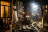 Adapazarı Ozanlar Mahallesi'nde gece süren inşaat çalışmaları mahalleyi rahatsız etti