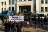 Amasra'da çocuk istismarı davası başladı: Tutuklu sanık sayısı ve adliye önünde tepkiler