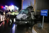 Bingöl'ün Solhan ilçesinde park halindeki tıra çarpan otomobilde 1 yaralı