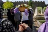 Diyarbakır’da kadın dayanışmasıyla uğurlandı: Nevin İl toprağa verildi