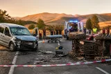 Eskişehir Seyitgazi Yolu'nda ticari araç-traktör çarpışması: 2 yaralı