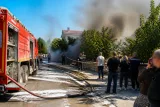 Eskişehir Tepebaşı'nda bahçe yangını: Kuru otlar kısa sürede alev aldı