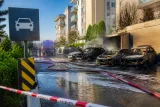 Gemlik Baytaş Sitesi'nde park halindeki üç araç yandı, itfaiye müdahalesiyle büyüme önlendi