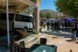 Kadirli'de minibüsün kıraathaneye girmesi: 1 ölü, 3 yaralı