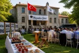 Kırklareli'de Anadolu İmam Hatip Lisesi mezunları okul bahçesinde bir araya geldi