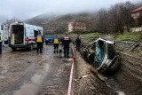Kurtalan'da Köy Yolunda Kamyonet Şarampole Devrildi: 3 Kişi Yaralandı