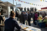 Pazar sakinlerine örnek: Belediye mobil ikram ve bando uygulaması pazarları renklendiriyor