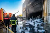 Samsun Tekkeköy'de boya deposunda yangın: ekipler müdahale etti, soruşturma sürüyor