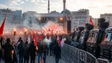 Van’da 15 Temmuz anmaları: Beşyol’de büyük katılımla demokrasi yürüyüşü