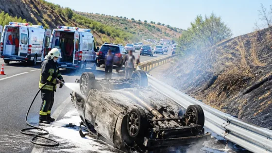 Balıkesir'de İstanbul-İzmir Otoyolu'nda devrilen otomobil alev aldı: 4 yaralı