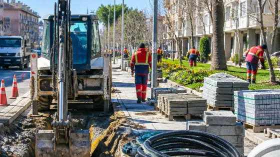 Gelibolu'da cadde, park ve altyapıda yoğun bakım çalışması sürüyor