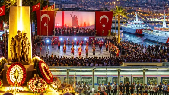 İzmir'de 15 Temmuz anma programı: Konak Meydanı’nda etkinlikler ve İZBAN ücretsizliği