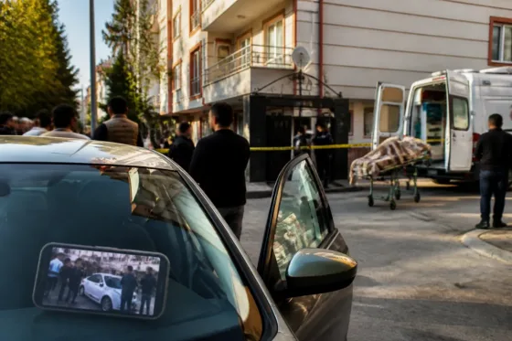 Sultanbeyli'de trafikte uygunsuz harekette bulunan şüpheli sağlık kuruluşuna sevk edildi
