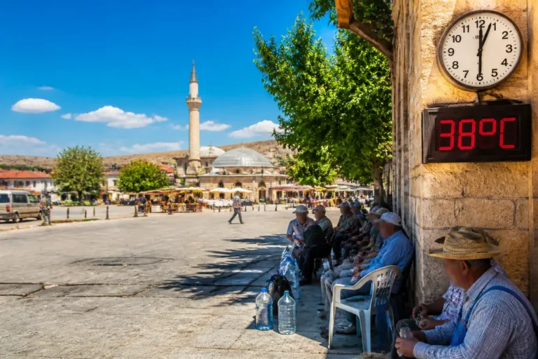 Adıyaman’da Termometreler 38°’yi Gösteriyor: Güneş Altında Dikkat