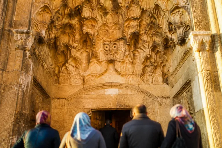 Amasya’da 540 yıllık Sultan II. Bayezid Camii'nde dikkat çeken baykuş motifi