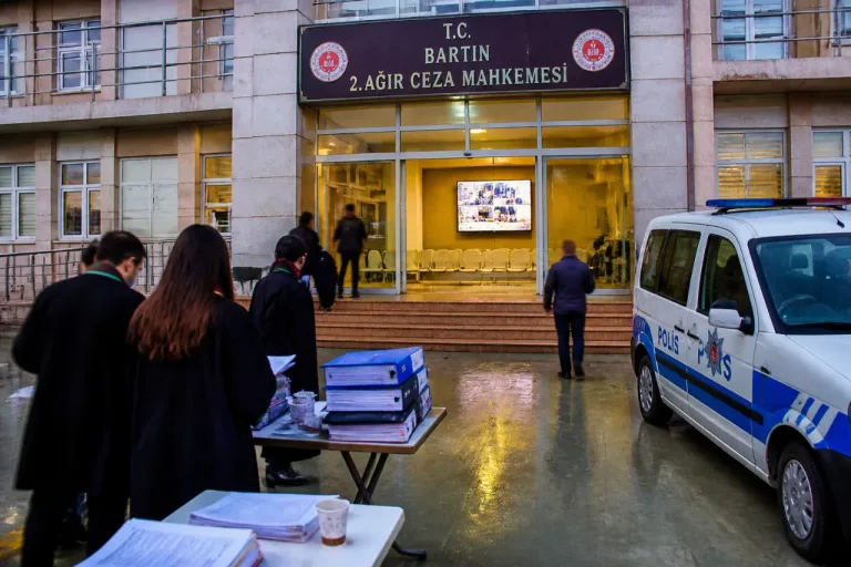 Bartın'da 36 sanıklı istismar davasında ilk duruşma sona erdi
