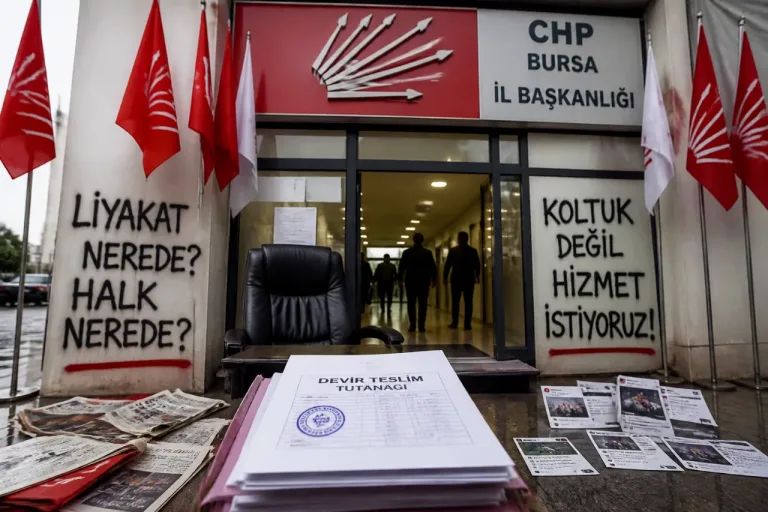 Bulanık okuyucusuna: CHP’de Bursa’daki görev değişimi ve siyaset sahnesindeki yansımalar
