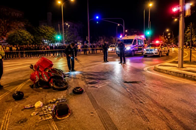 Çaycuma'da ışıklı kavşakta çarpışma ve kaçma: Kurye yaralandı