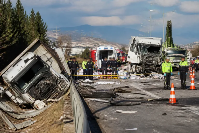 Denizli çevre yolunda tır kazası: 1 ölü, 1 yaralı; ulaşım kısa süreli kesildi