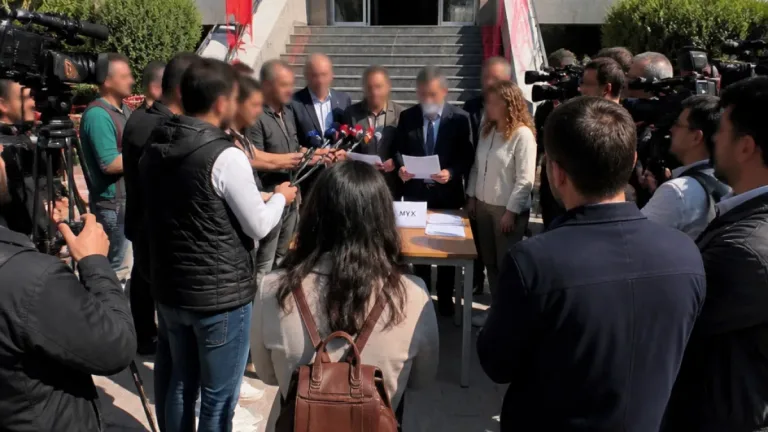 CHP Aydın İl Başkanlığı kararı tartışma yarattı: Saatçı kararı tanımıyor