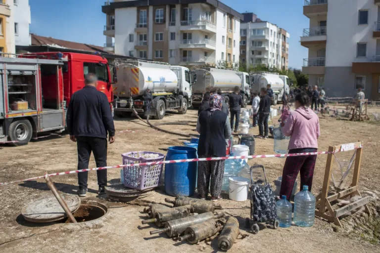 Kadirli TOKİ sakinleri günlerdir susuz: Dalgıç pompa arızası yaşamı sekteye uğrattı