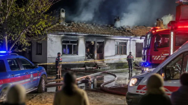 Karabük’te çıkan ev yangınında 2 yaşındaki Berkant hayatını kaybetti