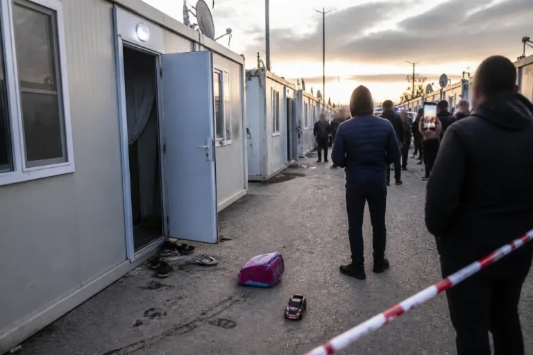 Kırıkhan'da konteyner kentte kadına yönelik darp anları cep telefonu kamerasında