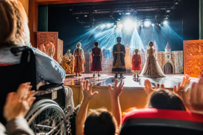 Maltepe'de sahnelenen komedide otizmli oyuncunun performansı ve kapsayıcı gösteri dikkat çekti