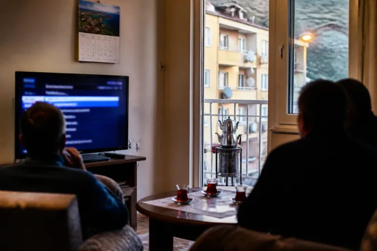 Of’ta Akşam Programı Tercihleri: Günlük Televizyon Yayın Akışı ve Yerel İzleyicinin Seçenekleri