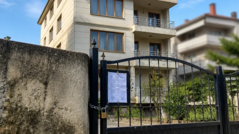 Osmangazi'de icra yoluyla satışa çıkarılan 4 katlı villa ve arsa ilanı yayımlandı