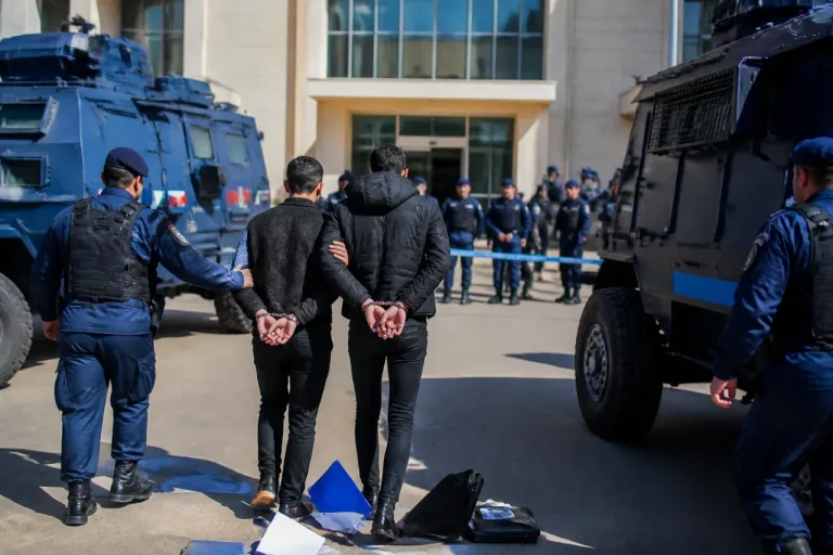 Siverek'te iki ayrı operasyon: Kesinleşmiş cezaları bulunan iki hükümlü yakalandı