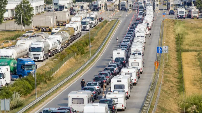 Yunanistan Kipi’de oluşan 20 kilometrelik kuyruk İpsala hattında beklemeyi artırdı